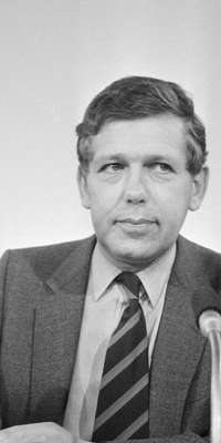 Jan van Houwelingen, Dutch politician, dies at age 73